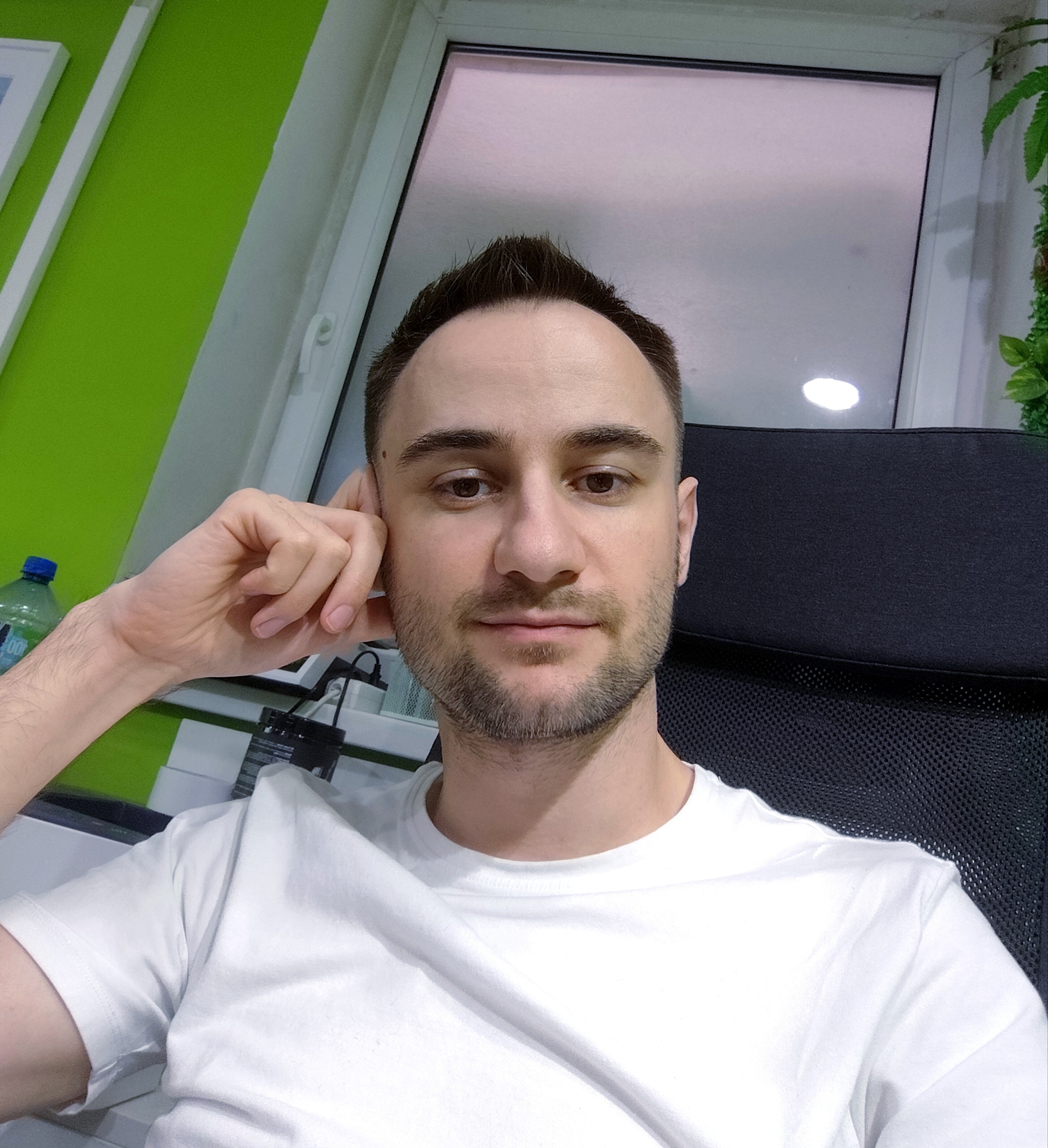 Jakub Schulz ekspert chemii i botaniki Jakub Schulz - specjalista syntezy i analizy chemicznej